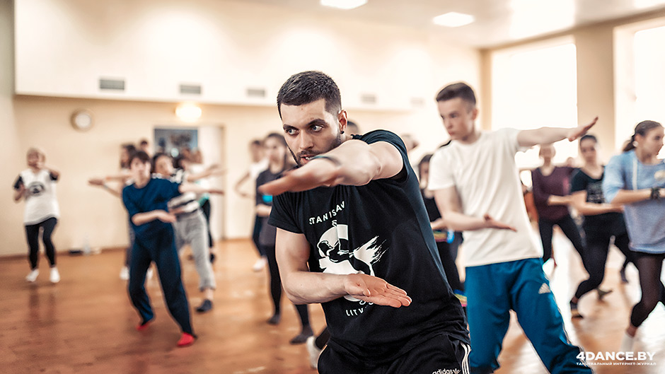 Участник шоу «Танцы на ТНТ» Стас Литвинов